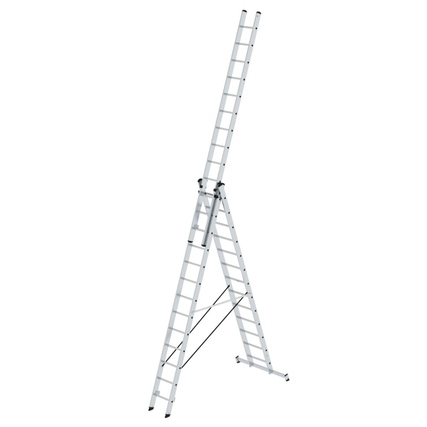 Multifunktionsleiter in aufgerichteter Position, 3-teilig mit Nivello-Traverse.
