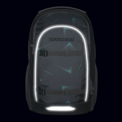 Schwarzer Schulrucksack mit reflektierenden Elementen und geometrischem Muster in der Frontansicht.