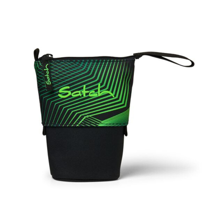 Schwarzes Stifteetui mit grünem geometrischem Muster und Reißverschluss.