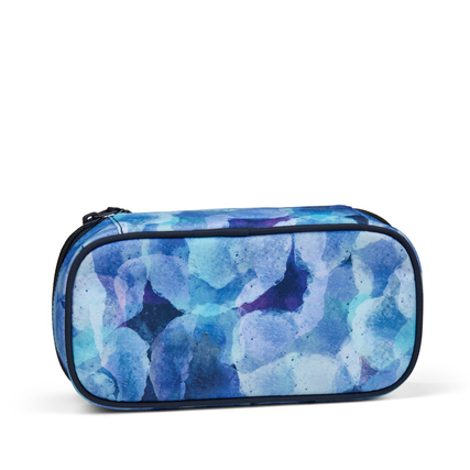 Schlampermäppchen in blauen, leicht marmorierten Farben mit rundem Reißverschluss.