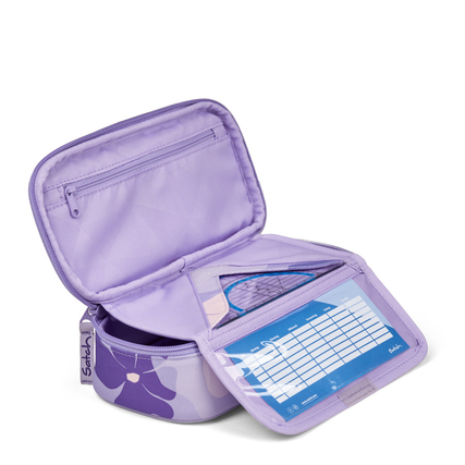 Lila Schlampermäppchen mit Organizerfächern und Gummistraps, geöffnet und sichtbar.