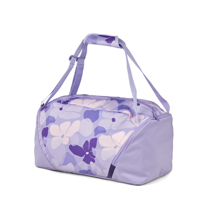 Lila Sporttasche mit Blumenmuster, zwei Tragegriffen und verstellbarem Schultergurt.
