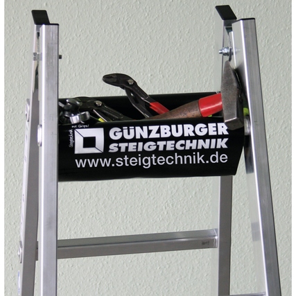 Stehleiter aus Holz mit Werkzeugablage und Eimerhaken, nicht im Lieferumfang enthalten.