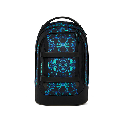 Schulrucksack in Caleido Blue mit geometrischem Muster und zwei Hauptfächern.