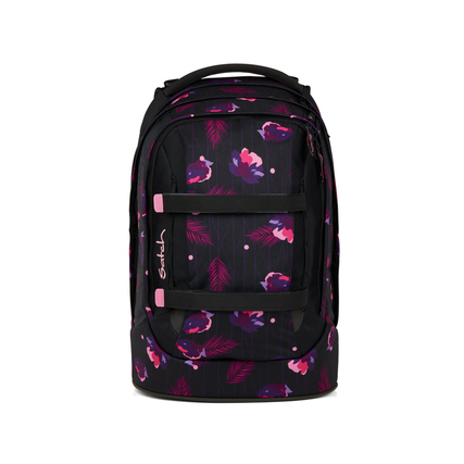Schulrucksack in Schwarz mit floralen Mustern und zwei vorderen Riemen.