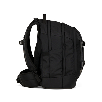 Schulrucksack in Schwarz, seitliche Ansicht mit ergonomischem Design und verstellbaren Gurten.