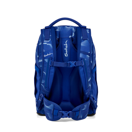 Blauer Schulrucksack von Satch mit ergonomischem Tragesystem und verstellbaren Riemen.