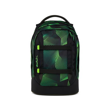 Schulrucksack in Seismic Green mit geometrischem Muster und zwei Frontriemen.