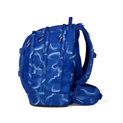 Rucksack in Vibrant Blue, seitliche Ansicht mit mehreren Fächern und Tragegurten.