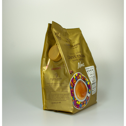 Goldfarbener Kaffeebeutel mit farbigem Aufdruck und Illustrationen auf der Vorderseite.
