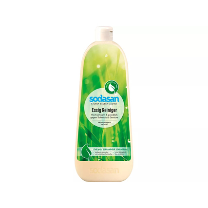 Flasche mit sodasan Essigreiniger vor grünem Hintergrund.