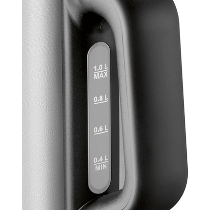 Nahaufnahme des Wasserkochers mit einem Maßstab für die Füllmenge am Griff.