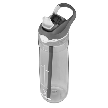 graue Trinkflasche mit Strohhalm, Karabinerhaken und Schutzabdeckung auf hellem Hintergrund