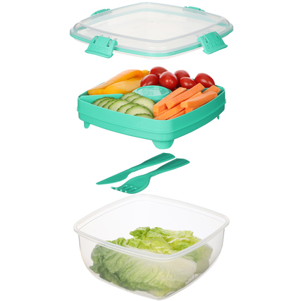 Transparente Lunchbox mit Fächern für Salat, Gemüse und Besteck in einem stapelbaren Design.