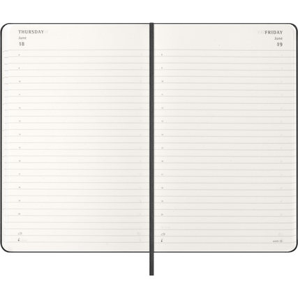 Offene Doppelseite eines schwarzen Moleskine Buchkalenders mit Datumsangaben und Linien.