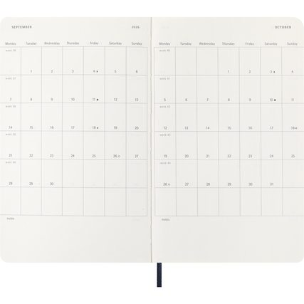 Blick ins Innere eines Moleskine Buchkalenders mit Monatsansicht für September und Oktober 2026.