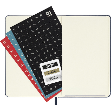 Blauer Hardcover Buchkalender im DIN A6 Format mit Aufklebern und blanko Seiten.