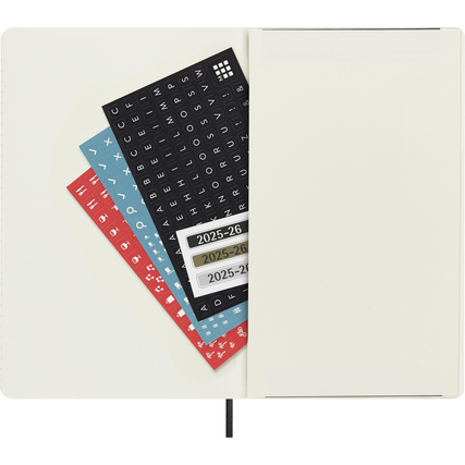 Schwarzes Softcover-Buchkalender im DIN A5-Format mit mehreren farbigen Registerkarten.