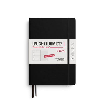 Schwarzer Buchkalender im Format DIN A5 für 2026 mit Einband und Gummiband.