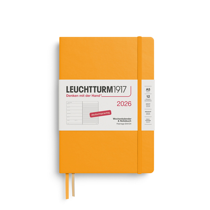 Oranger Buchkalender im DIN A5-Format mit Gummiband und zwei Lesezeichen, für 2026.