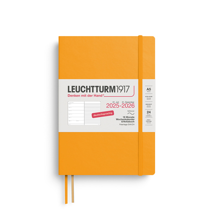Kalender im DIN A5 Format in Orange mit weißem Umschlag und Band, für 2025-2026.