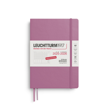 Buchkalender in dusty rose, A5, mit Gummiband und Informationsetikett.