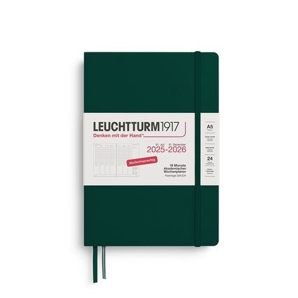 Buchkalender im Format DIN A5 in Forest Green, mit Deckblatt und Informationsaufkleber.