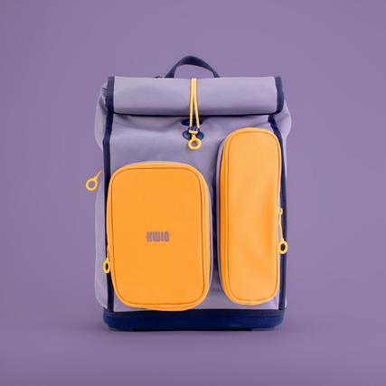 Schulranzen in lila und gelb mit zwei separaten Fronttaschen und Rolltop-Verschluss.