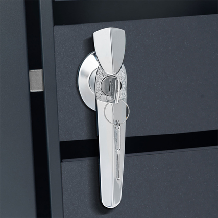 Verschluss mit Schlüssel für eine Mülltonnenbox in anthrazit.