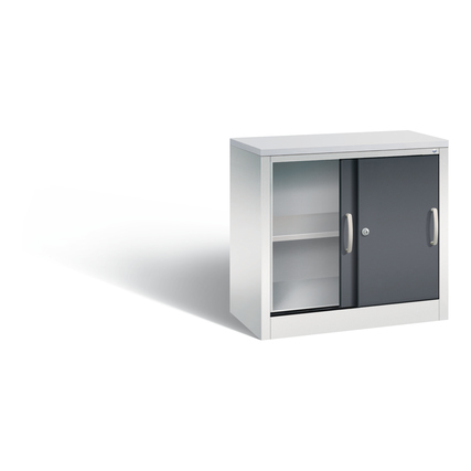 Lichtgrauer Schiebetürenschrank mit zwei Fächern und einer schwarzen Tür.