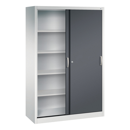 Schiebetürenschrank in lichtgrau und schwarzgrau mit fünf Regalfächern und ergonomischen Griffen.