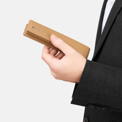 HUGO BOSS Schreibgeräteetui Classic Grained camel Produktbild pa_anwendungsbeispiel_1 XL