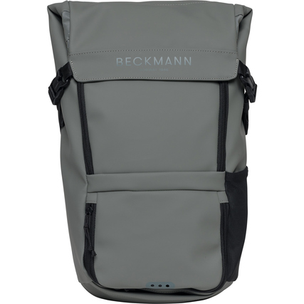 Rucksack in grün mit verstellbaren Riemen und mehreren Taschen vorne und seitlich.