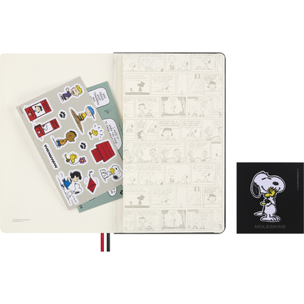 Notizbuch mit Peanuts Illustrationen, Sticker und Lesezeichen in offener Ansicht.
