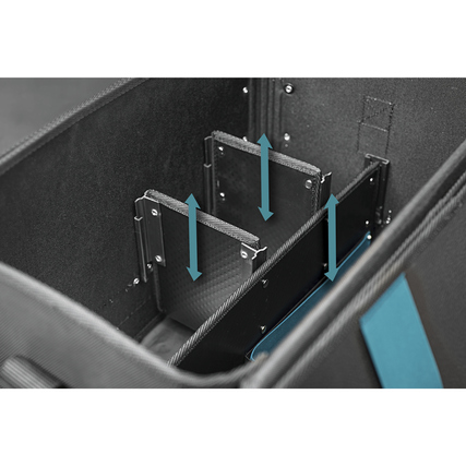 Innenansicht eines Werkzeugkoffers mit herausnehmbaren Trennwänden für individuelle Aufteilung.