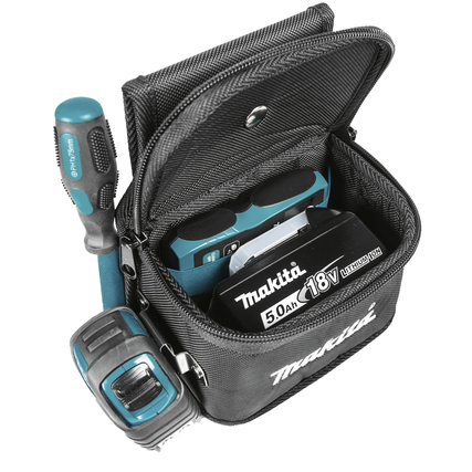 Werkzeuggürteltasche mit Werkzeugen und Zubehör, teilweise im Inneren sichtbar.