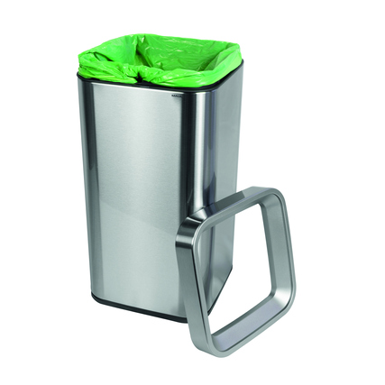 Quadratischer Abfalleimer aus gebürstetem Edelstahl mit grüner Mülltüte und abnehmbarem Griff.