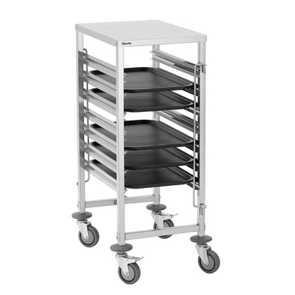 Serviertablett im GN-Format auf einem Rollwagen mit mehreren Ablagen in Schwarz.