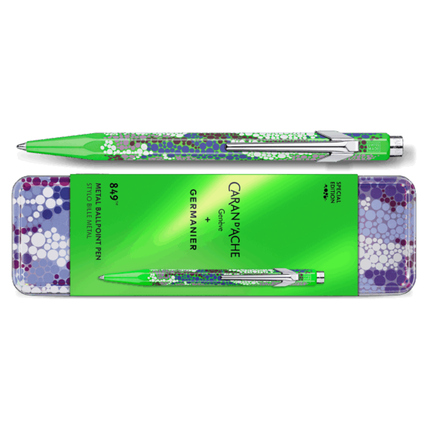 Neon grüner Kugelschreiber in einem Etui mit buntem Perlendesign und GERMANIER-Logo.