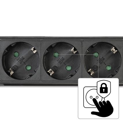 Schwarze Steckdosenleiste mit drei Steckdosen und einem beleuchteten Ein-/Ausschalter.