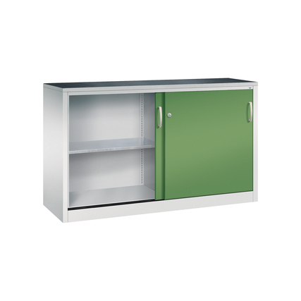 Werkzeugschrank mit einer Schiebetür in resedagrün und einem offenen Regalbereich.