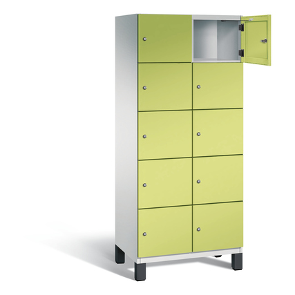 Schließfachschrank mit zehn Fächern, eine Tür geöffnet, in lichtgrau und clowngrün.