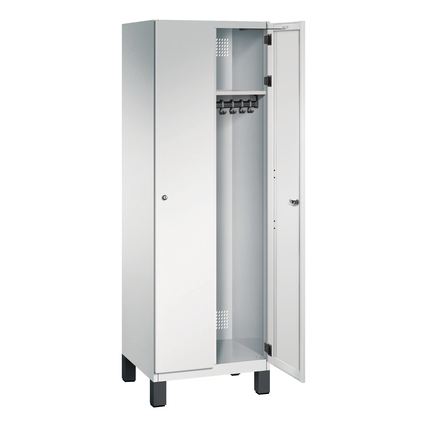 Lichtgrauer Kleiderspind mit zwei Abteilen, Ablageboden und Garderobenstange, offen gezeigt.