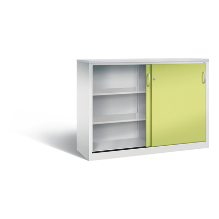 Schiebetürenschrank mit lichtgrauer und clowngrüner Tür, drei Regalfächern und mittlerer Trennwand.