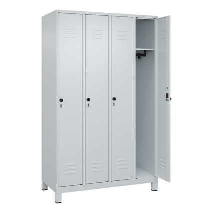 Kleiderschrank mit vier Türen, rechts aufgeklappt und innen mit Garderobenstange.