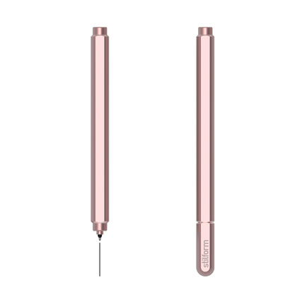 Gelschreiber mit flachem, roséfarbenem Aluminiumgehäuse und sichtbarer Mine.