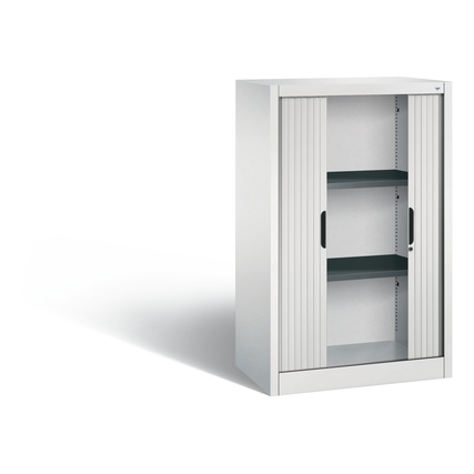 Lichtgrauer Rollladenschrank mit mittig anschlagender Rollladentür und zwei Einlegeböden.