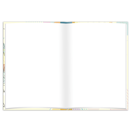 Offene Kladde in DIN A4 mit leeren Seiten und buntem Umschlagdesign.