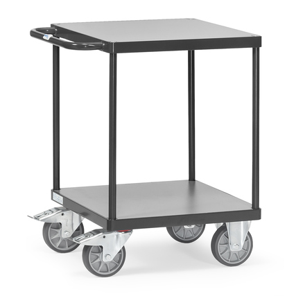 Schwarzer Etagenwagen mit zwei Plattformen und vier Rädern, davon zwei lenkbar.