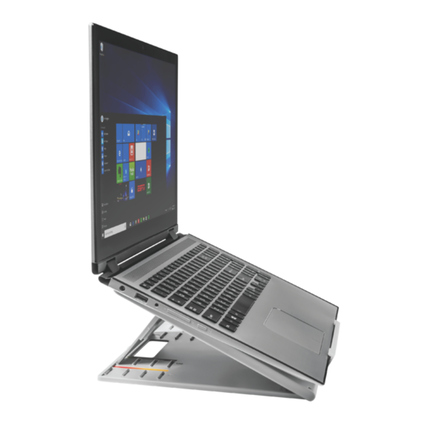 Höhenverstellbarer Notebookständer in seitlicher Ansicht mit aufgestelltem Laptop.
